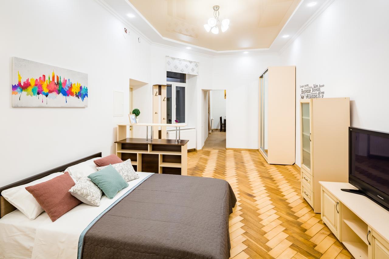 Bright And Cozy Apart With Balcony Leopoli Esterno foto